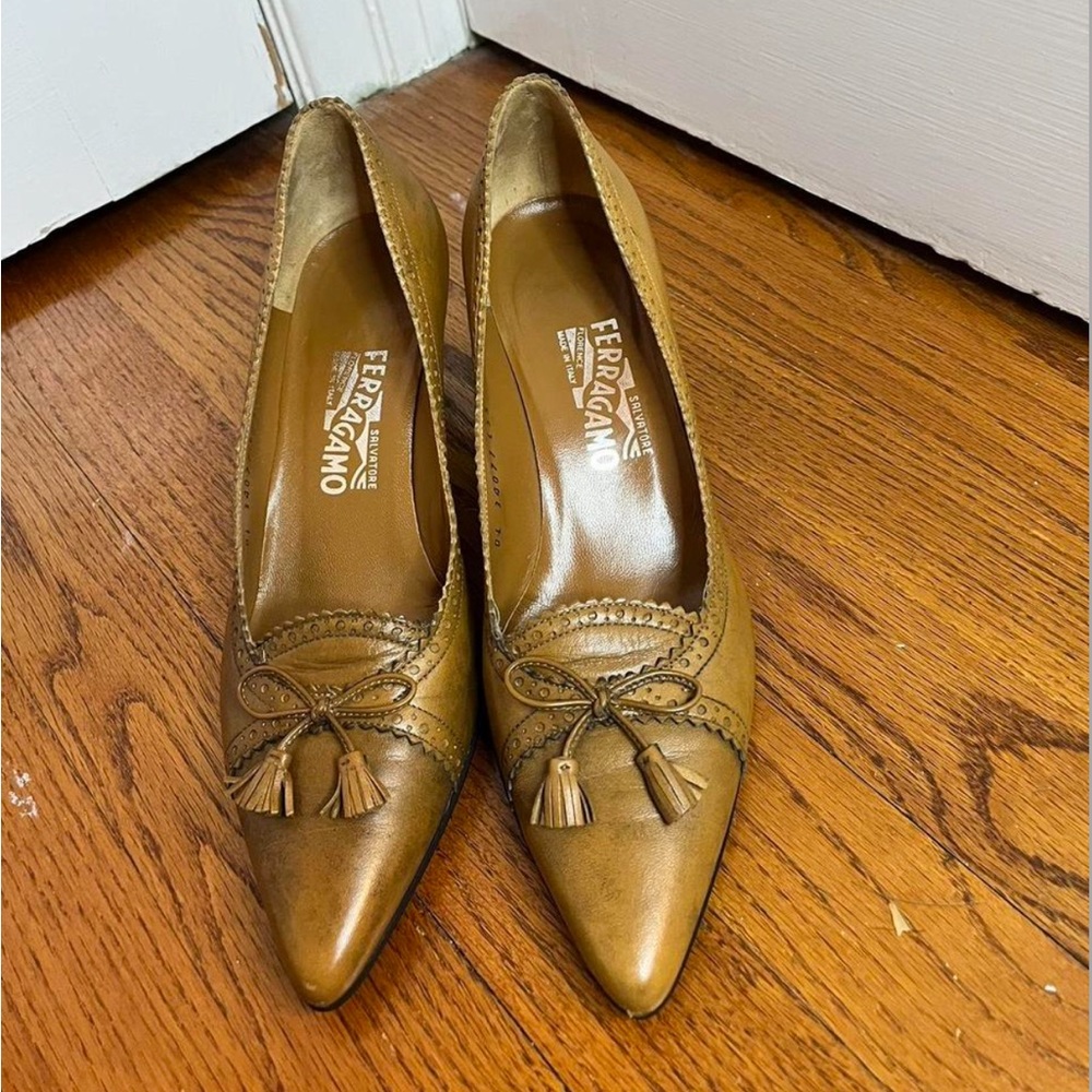 Salvatore Ferragamo tan kitten heels